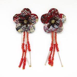 Recycled plastic earrings, floral shaped, enhanced with beads. Zero waste and 100% handmade.
